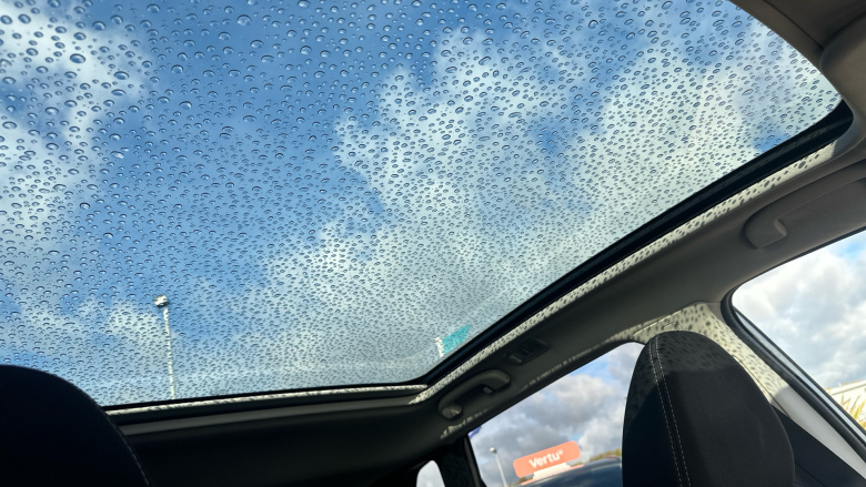 Nissan Qashqai 1.3 DiG-T N-Connecta 5dr [Glass Roof Pack] Petrol Hatchback